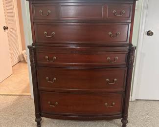 R85 - $125 - Genuine Mahogany. Does show a few signs of it's age. All drawers pull. See all photos. 36W x 20W x 50T