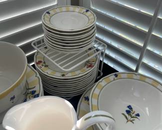 R3 - $295 - Homecraft by Noritake, "Summer Estate" Set. No chips or cracks. This includes: 10 Bowls, 10 Dinner Plates, 10 Salad Plates, 10 cups/saucers, Tea Pitcher, Sugar& Creamer, Salt & Pepper, Large Platter, Veggie Bowl, and Serving Bowl.