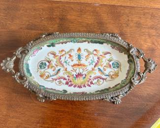 R64 - $30 - Hua Rong Tang Zhi Porcelain Soap Dish