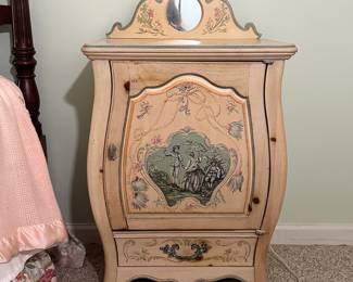 R82 - $300 - Pulaski French Bombe Nightstand - 21W x 15D x 30T