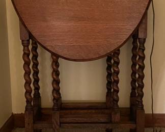 R133 - $50 - Drop Leaf Table ( One leg is not attached)