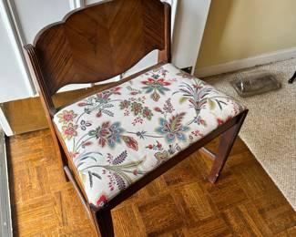 R40 - $50 - Vanity Chair. Has Been reupholstered and has signs of wear on the legs. See attached photos. 22W x 15D x 18 Floor to Seat / 27 Overall Height