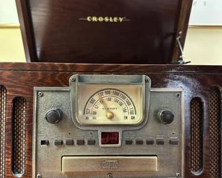 R89 - $30 - Working well! Crosley CR74 Record and CD player w/ AM/FM Radio 2008 Cherry Wood - 16.5"x10"x12.25"