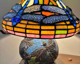Tiffany Style Stained Glass Dragonfly Table Lamp 