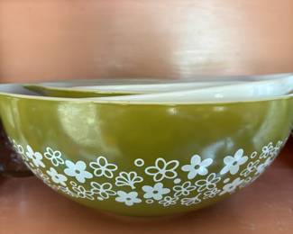 Set of 4 Pyrex "Craisy Daisy" Cinderella Mixing Bowls