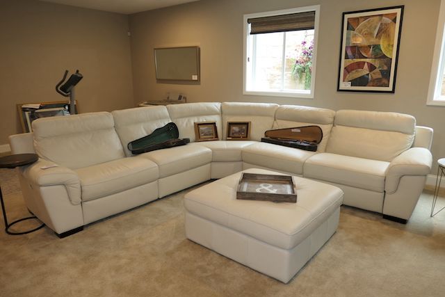 Beautiful 5 Piece Leather Sectional w/ 2 Sections that Recline!