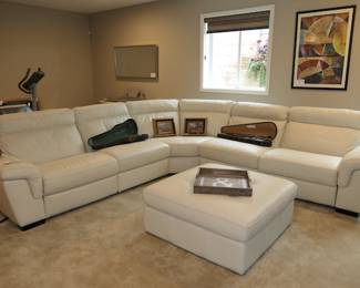 Beautiful 5 Piece Leather Sectional w/ 2 Sections that Recline!