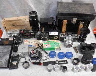 LOT CAMERS, ACCESSORIES AND MORE INCLUDING CHISM 4000C PROJECTOR