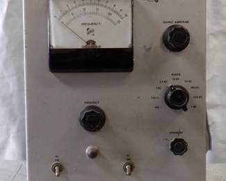 TEKTRONIX TYPE 105 SQUARE-WAVE GENERATOR