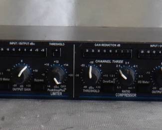 DBX 1046 QUAD COMPRESSOR LIMITOR