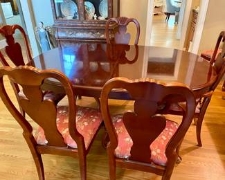 Dining table by Stanley, 6 chairs