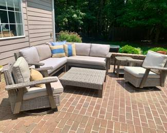 Broyhill outdoor furniture