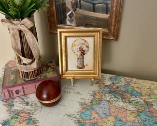 world map theme accent table