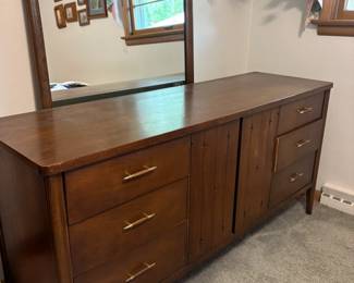 Broyhill Saga Mid-Century Modern Dresser Circa 1960s