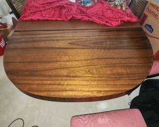 Vintage Heritage dining table and 6 chairs