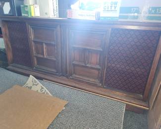 Vintage turntable/radio console