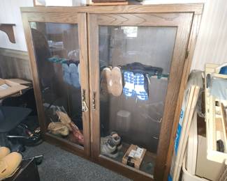 Gun cabinet
