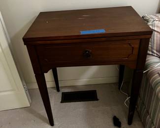 #40 26x18x31 sewing machine table (no sewing machine) $40.00