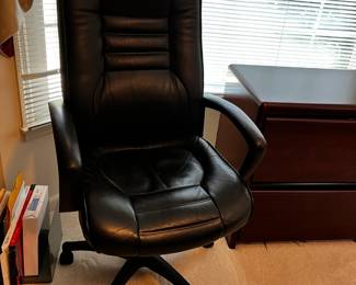 #22 executive desk chair, as is adjustability not working (won't stay up) $30.00