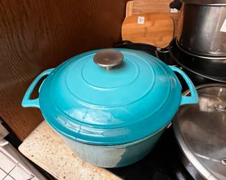 #109 Teal Enamel Dutch Oven w/lid - Cooks Tools $20.00