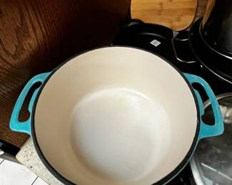 #109 Teal Enamel Dutch Oven w/lid - Cooks Tools $20.00