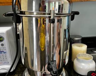 #98 LeLonghi Coffee Maker - Electric $25.00