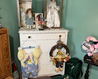 old white dresser, more dolls and energizer bunny