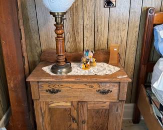 Oak washstand and lamp.