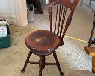 Piano chair