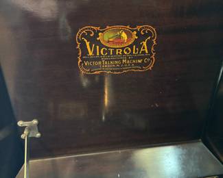RCA Victrola, and many records