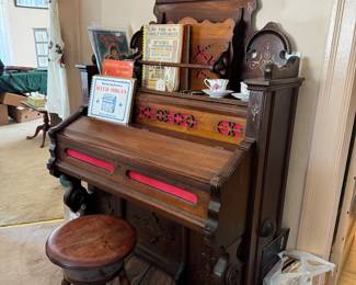 small pump organ,