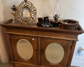 wall cabinet, pine with 2 doors and 2 mirrors
