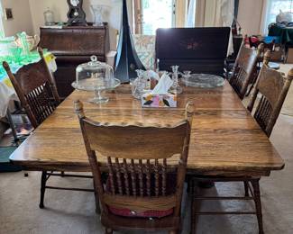 oak table with 2 leaves and 6 chairs