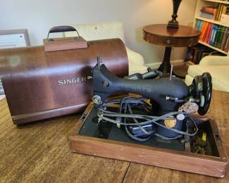 Singer Sewing Machine with wooden case