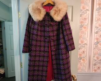 Ladies Vintage Coat with fur collar