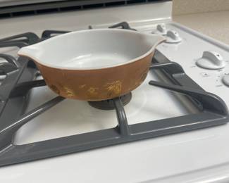 Vintage Pyrex Early American Gold on Brown 1.5 qt
