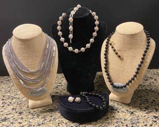 Necklaces Ensembles Some Silver Onyx