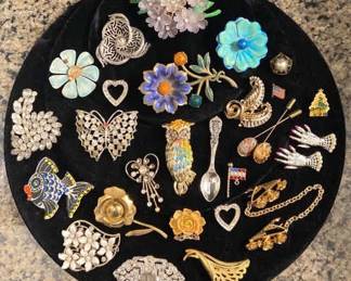 Vintage Pins Brooches