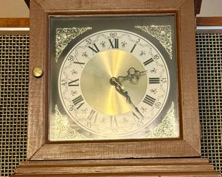 MANTEL CLOCK
