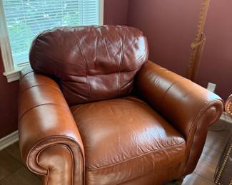 LEATHER CHAIR