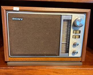 VINTAGE SONY RADIO