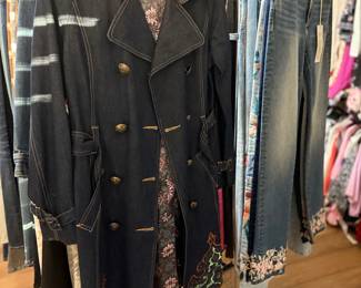 JEANS AND CLOTHING - WOMENS SIZE 0-18