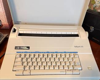 SMITH CORONA MARK VI TYPEWRITER