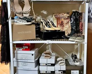 Tecovas Boots , Lucchese boots, Old Gringo, FRYE.... and many others