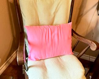 VINTAGE ROCKING CHAIR