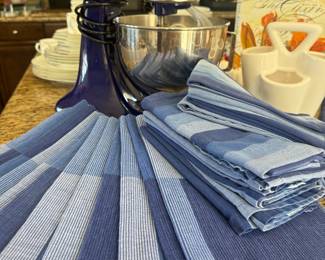 Fabulous Blue Kitchen Aid with matching linens!