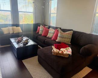 Beautiful and comfy sofa