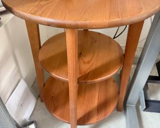 TEAK TOWEL TIERED TABLE