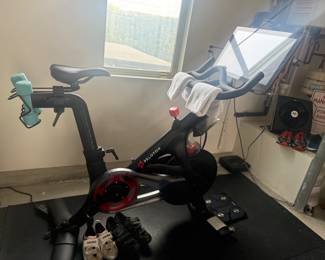 PELOTON - MINT CONDITION HAVE 2 PAIRS OF BIKE SHOES TOO