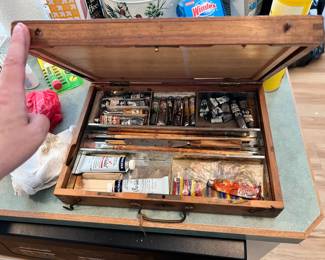 Antique painting set with easel built in